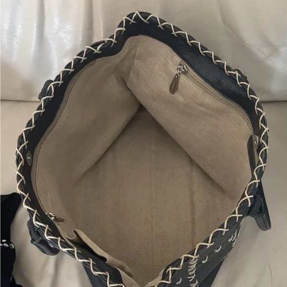 Berge Black Leather Tote Bag with Stitch Detailing - Picture 5 of 6